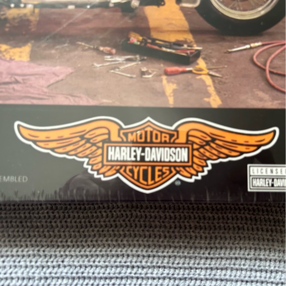 New Vintage Harley Davidson 1994 Puzzle
Heritage 1000 Piece Jigsaw Puzzle - Picture 3 of 5
